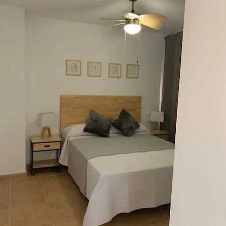 1ª Linea Edificio La Paz * 푸엔히롤라